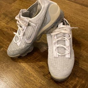Nike Women's Air VaporMax 2021 FlyKnit Shoes - size 8.5